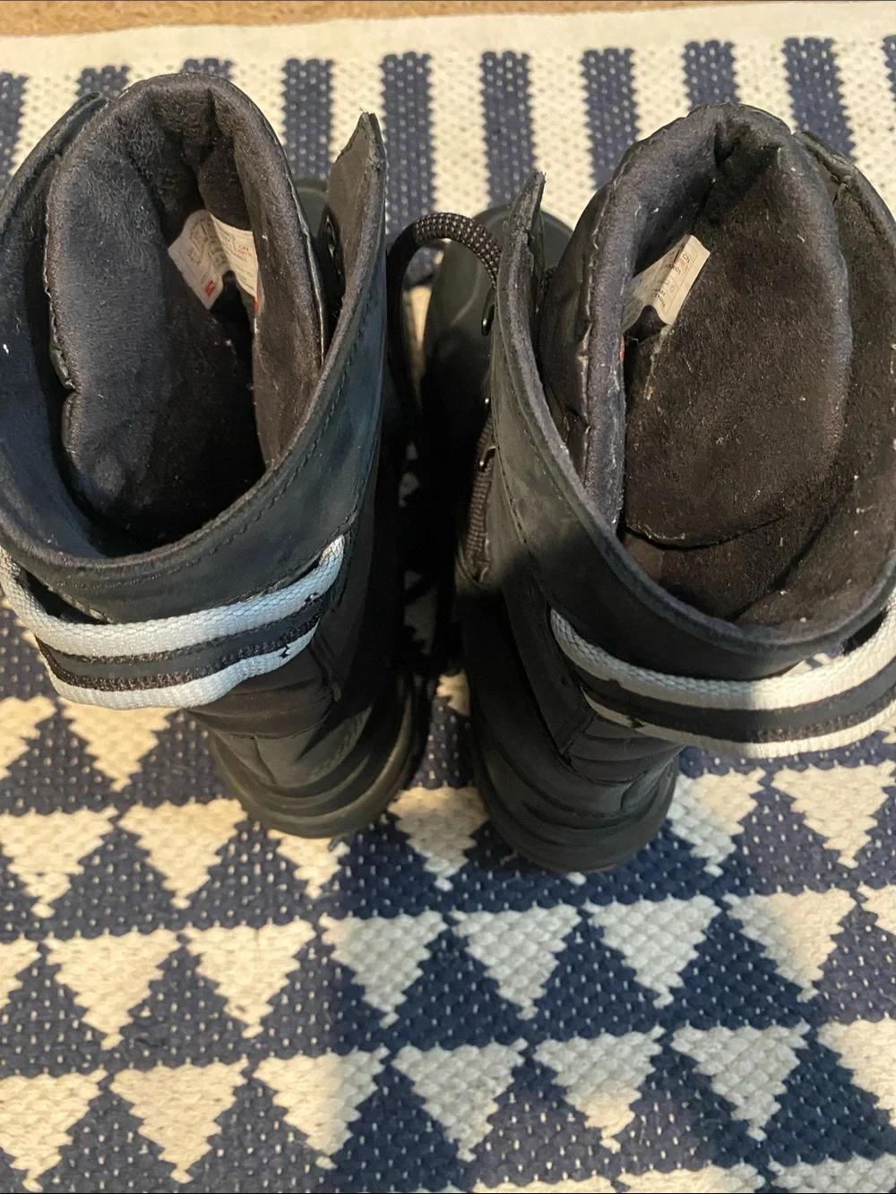 EUC TNF Yukiona Mid Boot